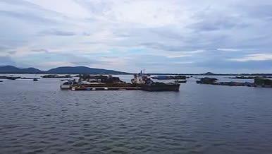 三亚疍家渔排出海打渔渔船大海航拍视频的预览图